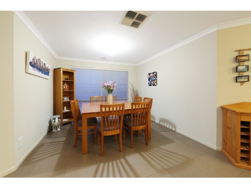 14 Paringa Drive, Ferntree Gully VIC 3156