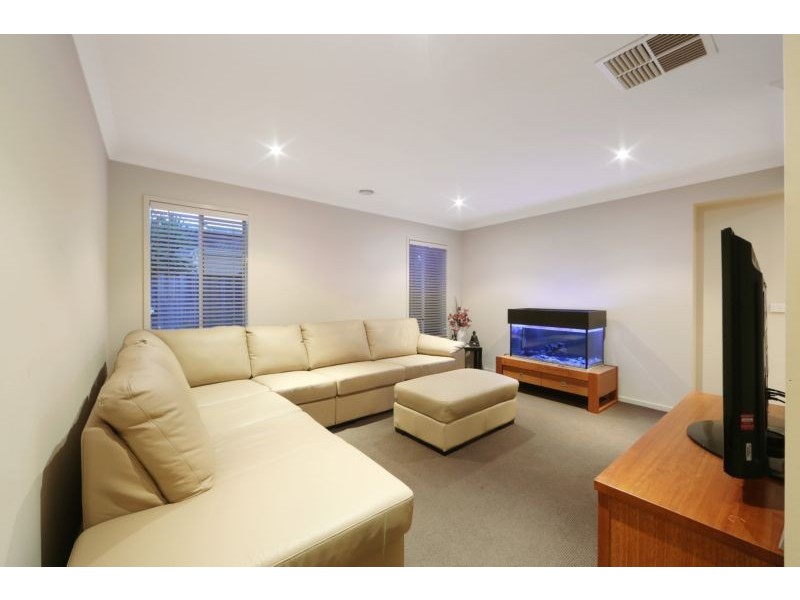 14 Paringa Drive, Ferntree Gully VIC 3156