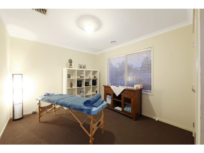 14 Paringa Drive, Ferntree Gully VIC 3156