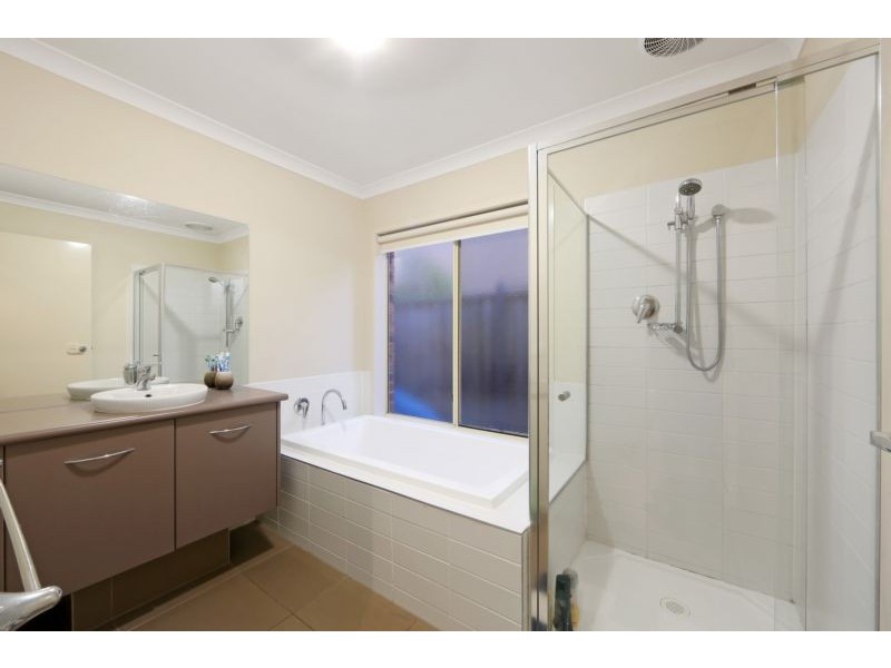 14 Paringa Drive, Ferntree Gully VIC 3156