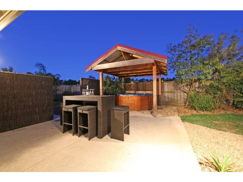 14 Paringa Drive, Ferntree Gully VIC 3156