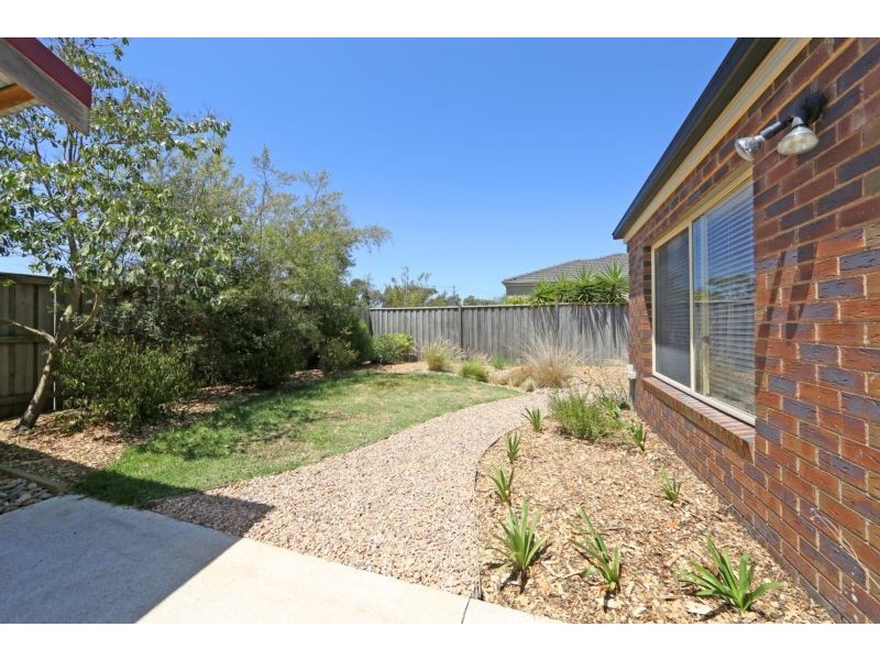 14 Paringa Drive, Ferntree Gully VIC 3156