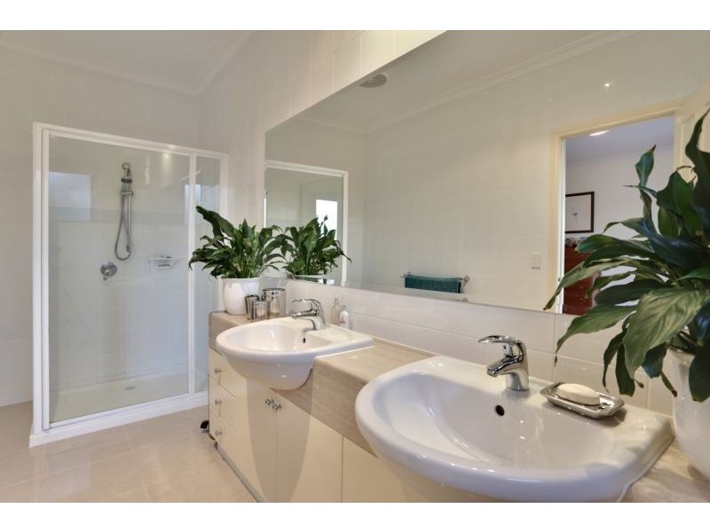 270 Hallam North Road, Lysterfield South VIC 3156