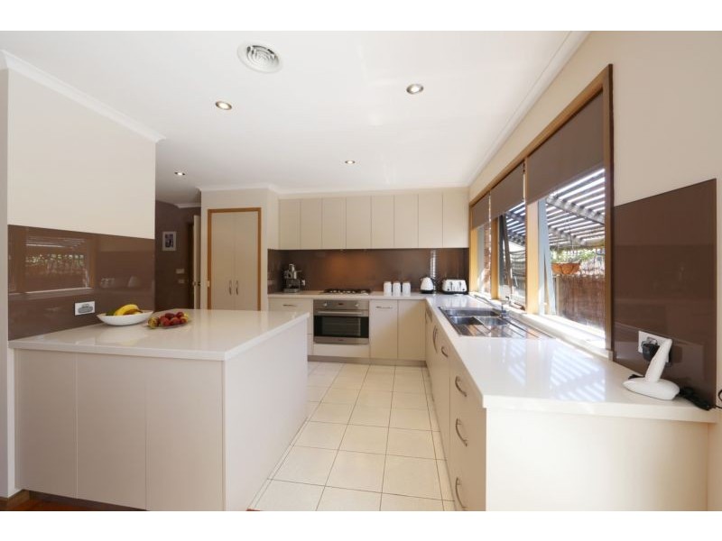 8 Baringa Court, Rowville VIC 3178