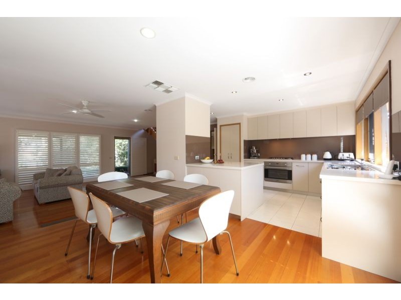 8 Baringa Court, Rowville VIC 3178