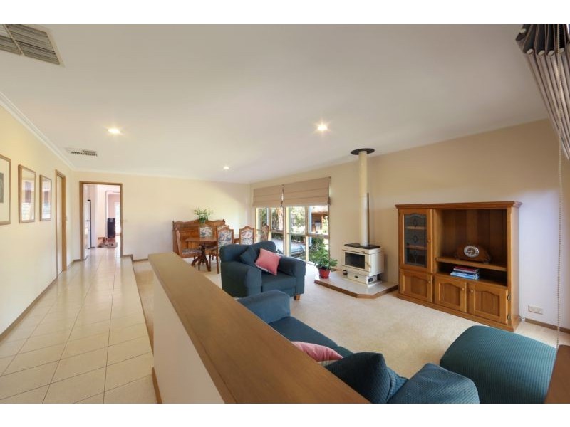 8 Baringa Court, Rowville VIC 3178