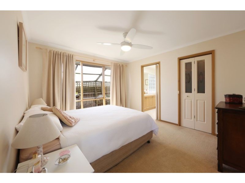 8 Baringa Court, Rowville VIC 3178