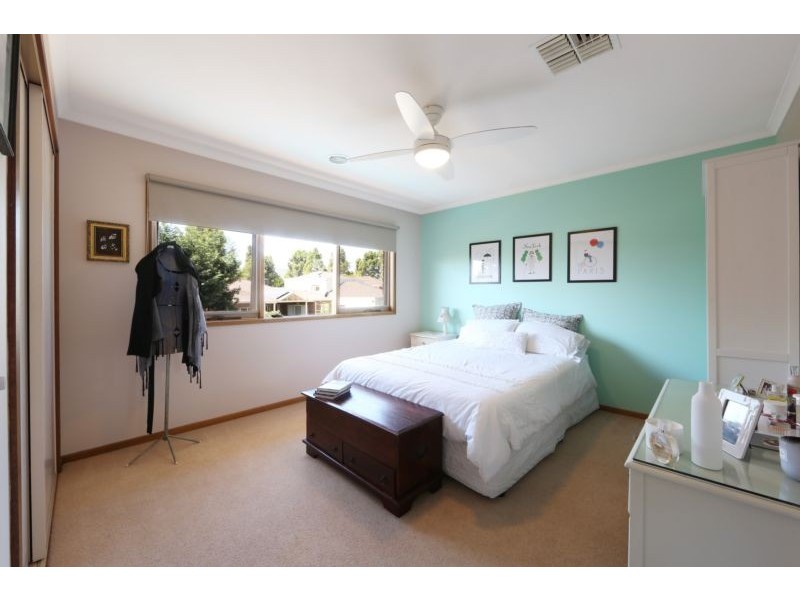 8 Baringa Court, Rowville VIC 3178