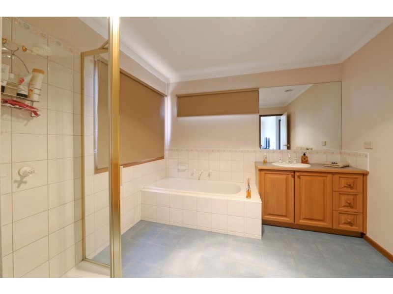 8 Baringa Court, Rowville VIC 3178