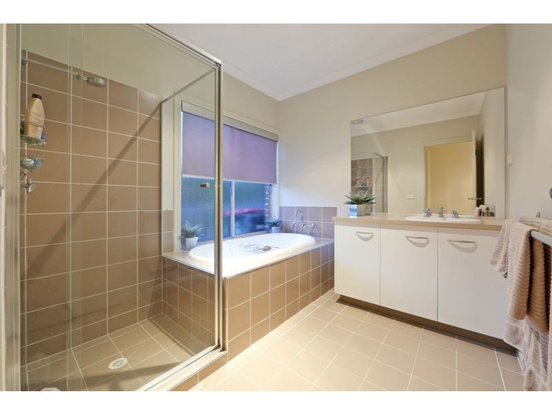 6 Perri Raso Rise, Rowville VIC 3178