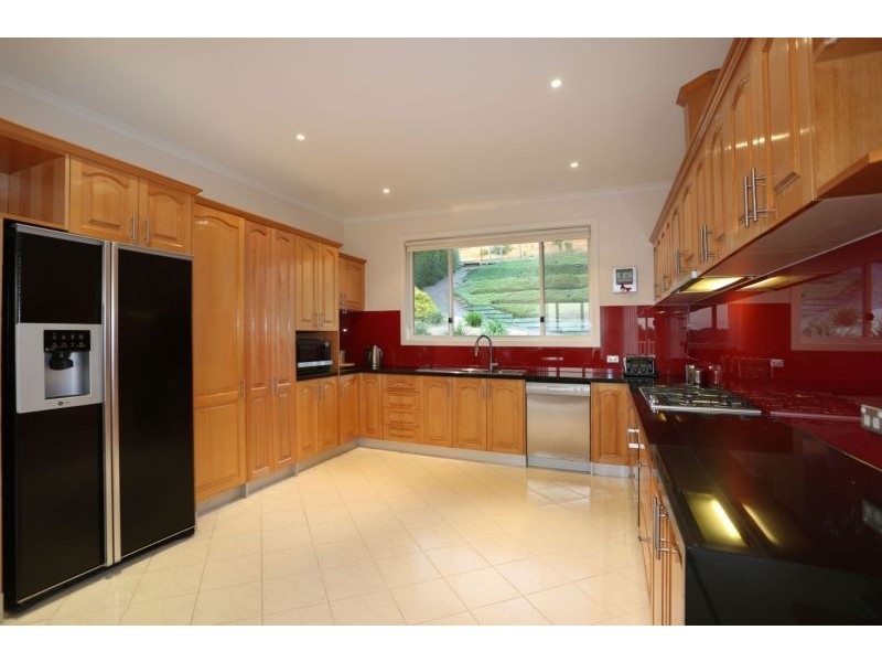 17 Parkview Terrace, Lysterfield South VIC 3156