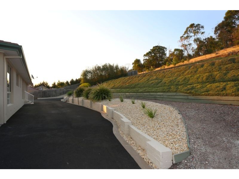 17 Parkview Terrace, Lysterfield South VIC 3156