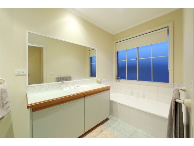 9 Finsbury Close, Rowville VIC 3178