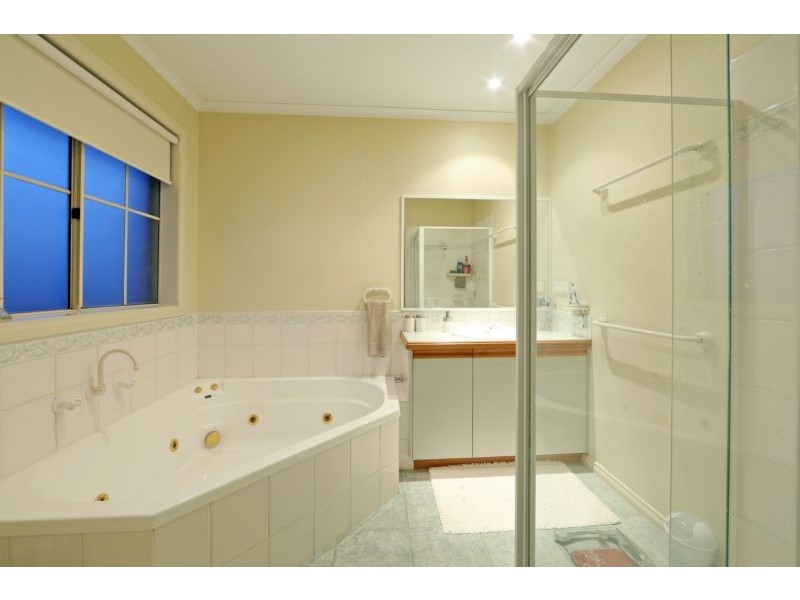 9 Finsbury Close, Rowville VIC 3178