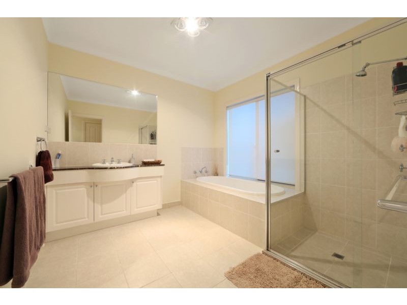 62 Langhorne Crescent, Rowville VIC 3178