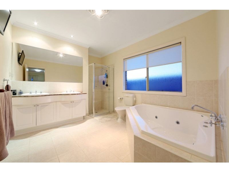 62 Langhorne Crescent, Rowville VIC 3178