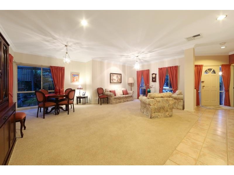 6 Harptree Close, Rowville VIC 3178