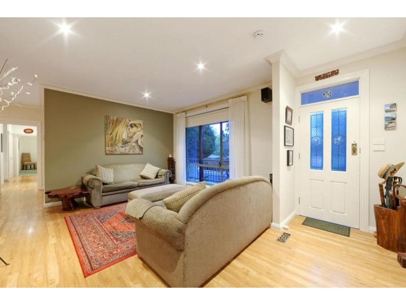 1 Cloverdale Lane, Lysterfield South VIC 3156