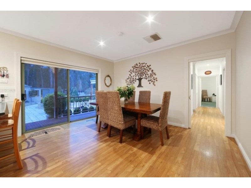 1 Cloverdale Lane, Lysterfield South VIC 3156