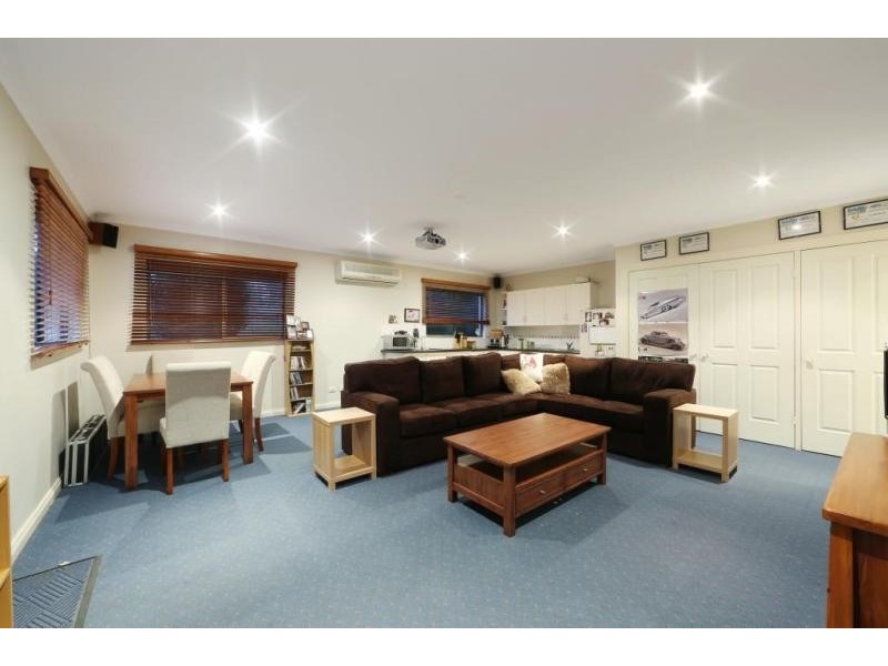 1 Cloverdale Lane, Lysterfield South VIC 3156