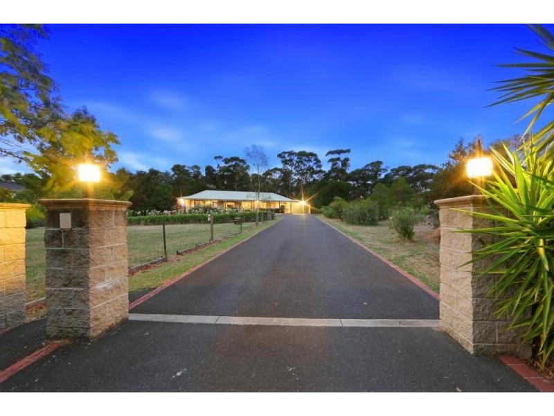 1 Cloverdale Lane, Lysterfield South VIC 3156