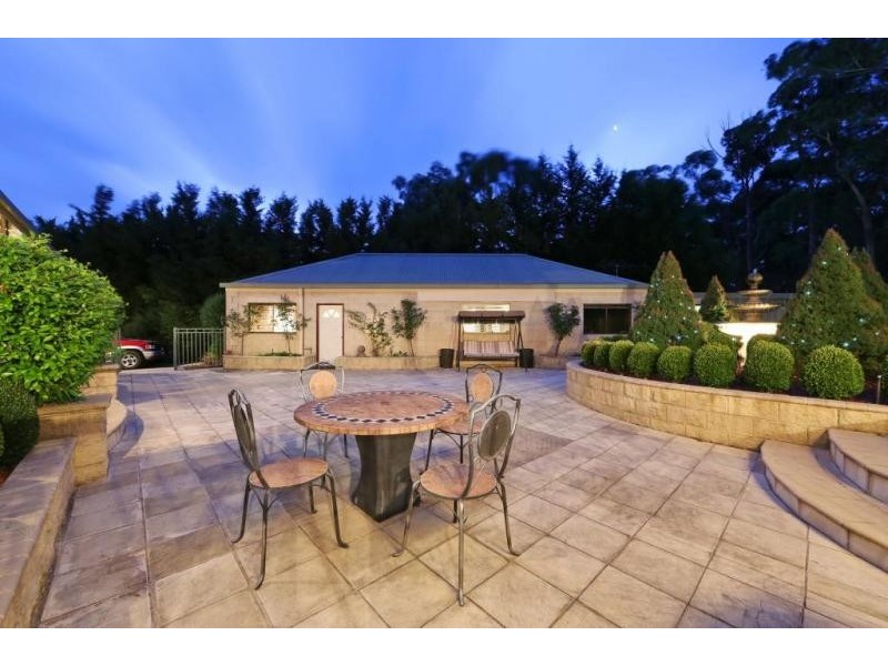 1 Cloverdale Lane, Lysterfield South VIC 3156