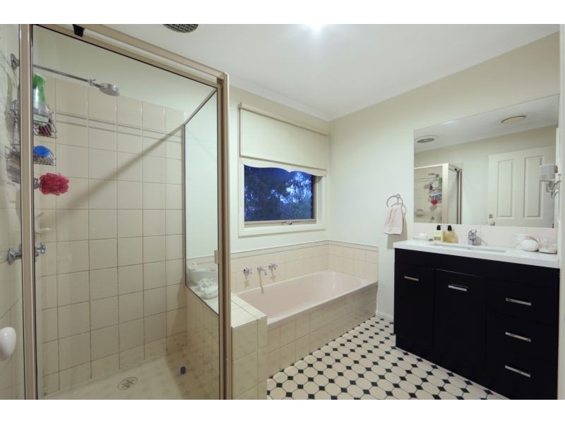 11 Baringa Court, Rowville VIC 3178
