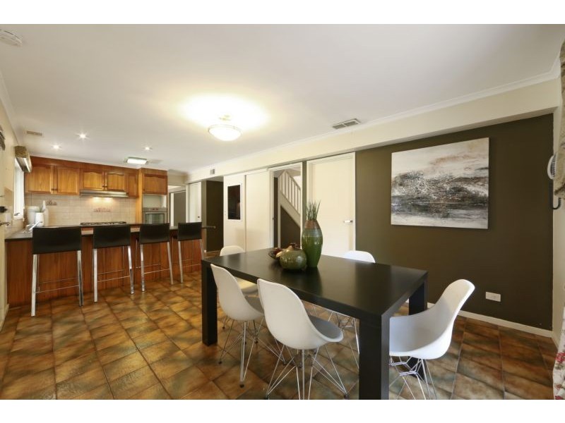 27 Bridgewater Way, Rowville VIC 3178