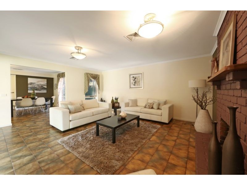 27 Bridgewater Way, Rowville VIC 3178