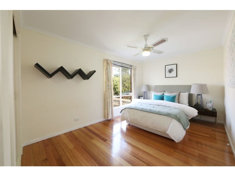 27 Bridgewater Way, Rowville VIC 3178