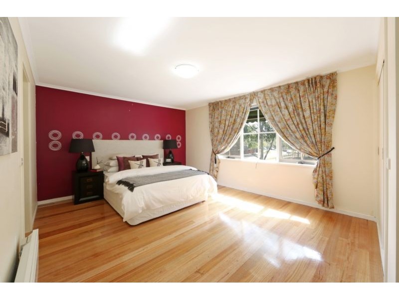 27 Bridgewater Way, Rowville VIC 3178