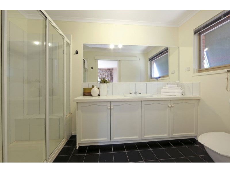 27 Bridgewater Way, Rowville VIC 3178