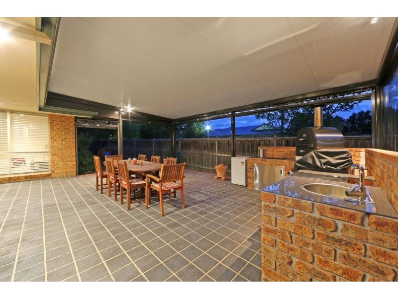 13 Windsor Drive, Lysterfield VIC 3156