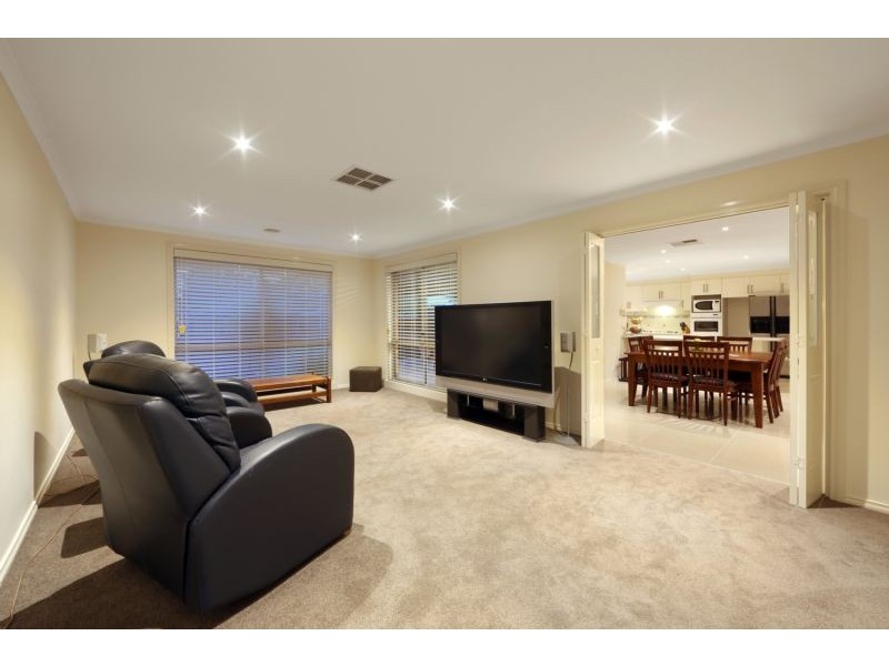 13 Windsor Drive, Lysterfield VIC 3156