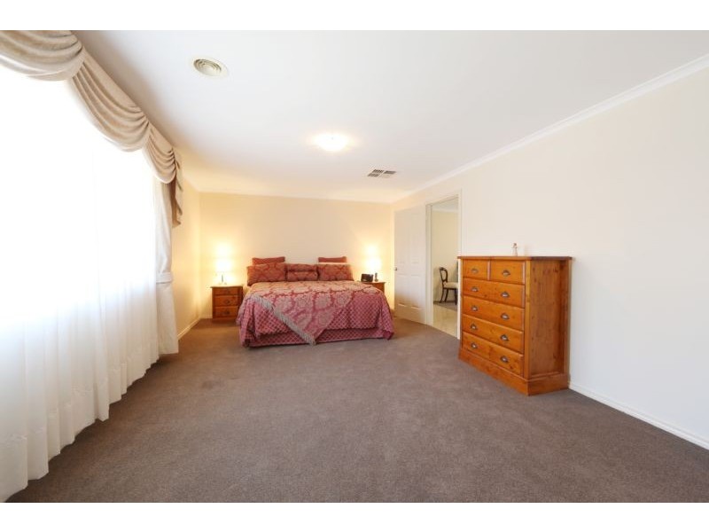 13 Windsor Drive, Lysterfield VIC 3156