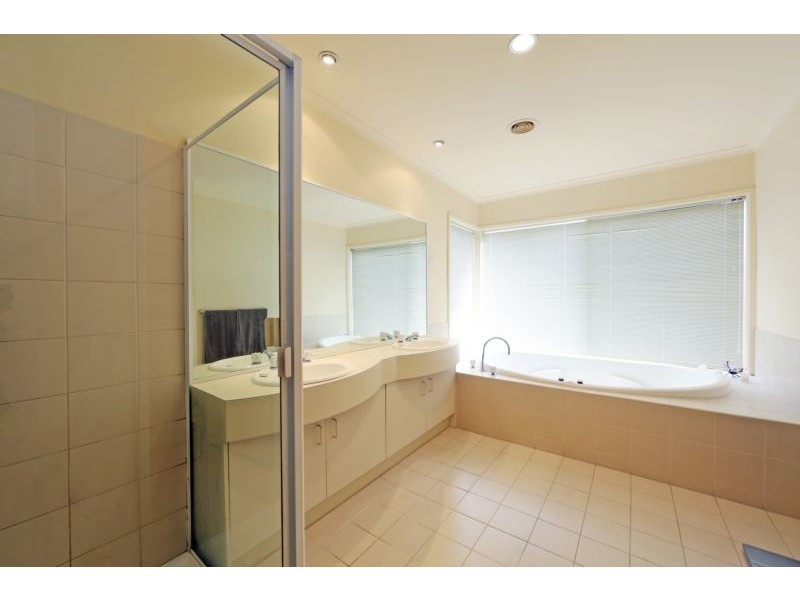 2 Sunrise Court, Lysterfield VIC 3156