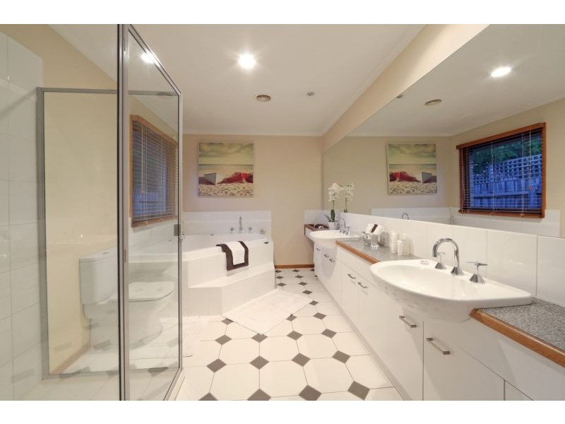 2 Boradino Place, Rowville VIC 3178