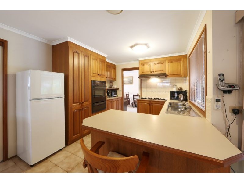 33 Applewood Drive, Knoxfield VIC 3180