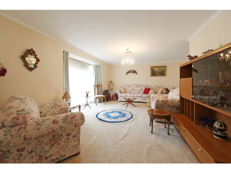 33 Applewood Drive, Knoxfield VIC 3180