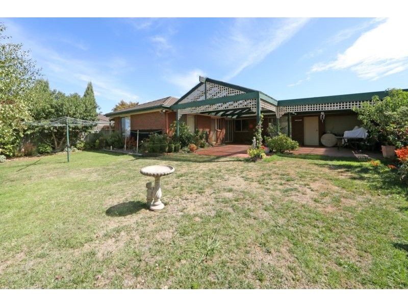 33 Applewood Drive, Knoxfield VIC 3180