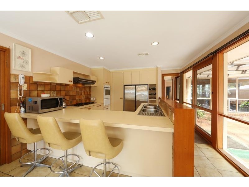 16 Metcalf Crescent, Rowville VIC 3178