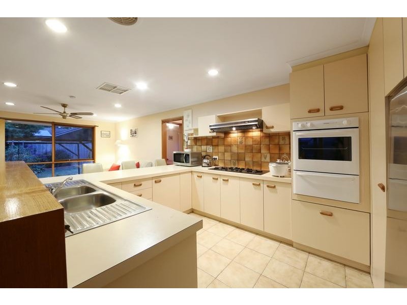 16 Metcalf Crescent, Rowville VIC 3178