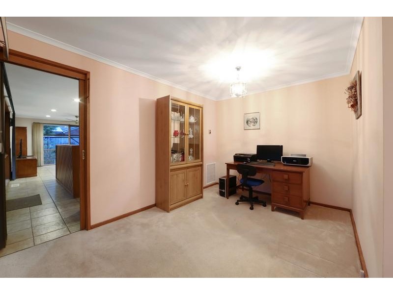 16 Metcalf Crescent, Rowville VIC 3178