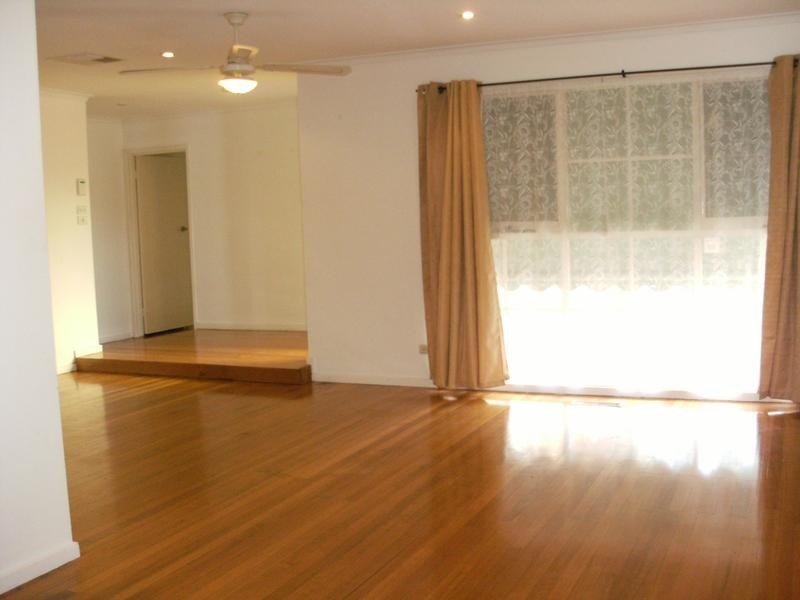 13 Folkstone Crescent, Ferntree Gully VIC 3156