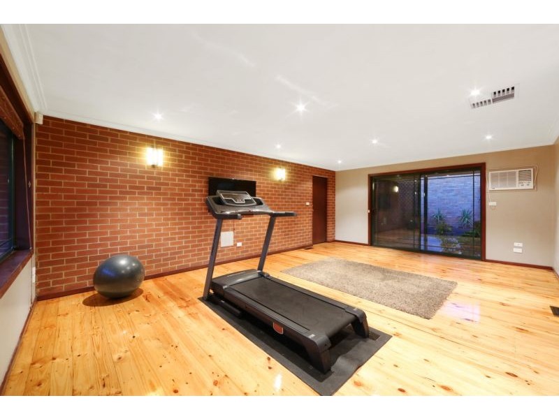 43 Woodside Drive, Rowville VIC 3178