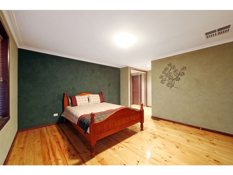 43 Woodside Drive, Rowville VIC 3178