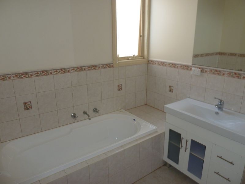 2/76 Willow Avenue, Rowville VIC 3178