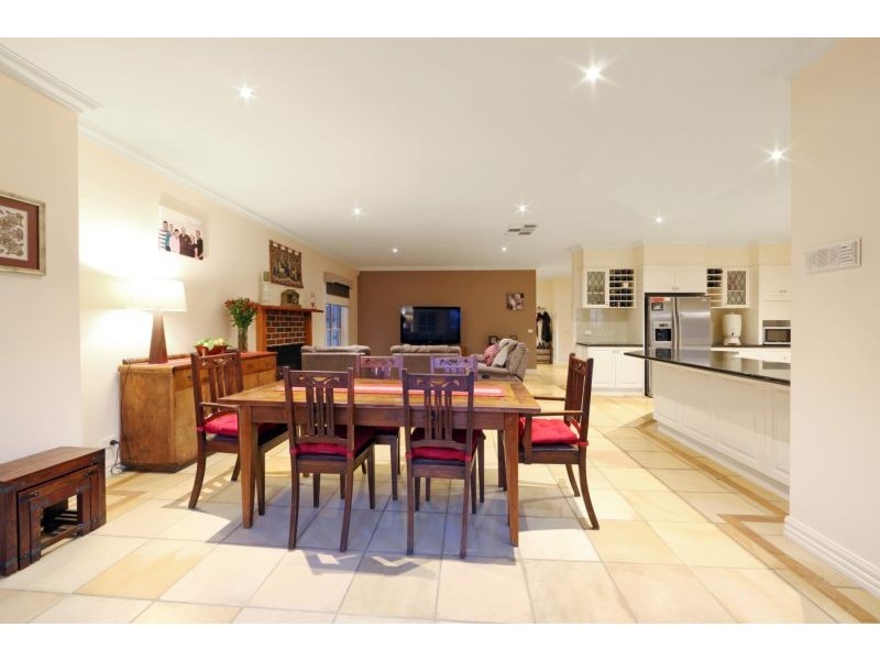 6 Gladesville Close, Lysterfield South VIC 3156