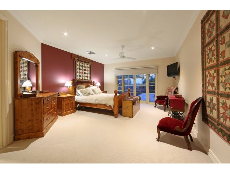 6 Gladesville Close, Lysterfield South VIC 3156