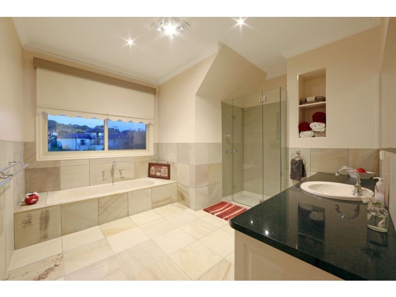 6 Gladesville Close, Lysterfield South VIC 3156